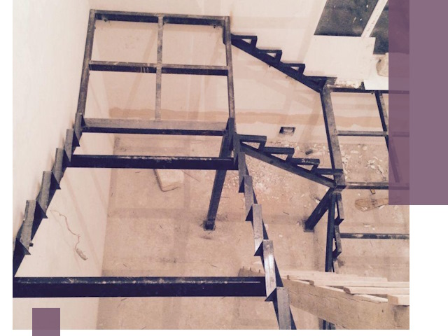 Монтаж лестниц на металлокаркасе в Омске быстро и качественно