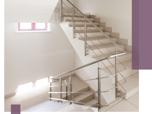 Установка и замена перил в подъезде в Омске