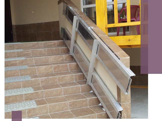 Откидные пандусы под ключ в Омске — монтаж и демонтаж