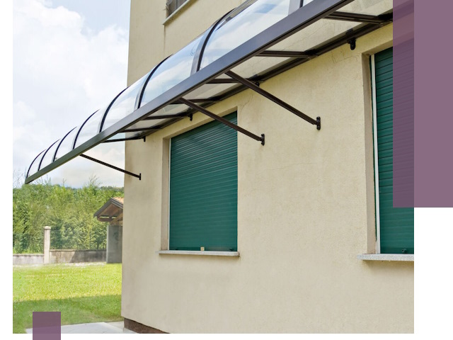 Козырьки над окнами в Омске — изготовление и монтаж по выгоде