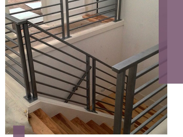 Изготовление поручней из металла и дерева в Омске