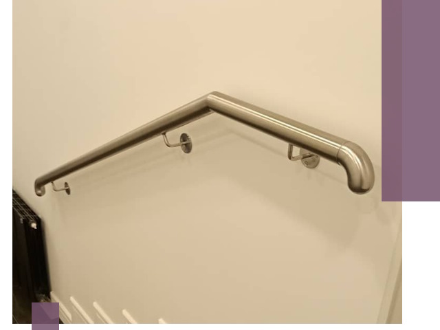 Изготовление пристенных поручней в Омске под ключ за сроки